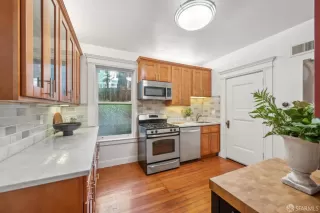 Photo #5: 425070288 Listing