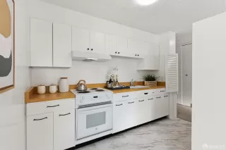 Photo #5: 425070347 Listing 