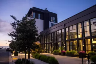 Photo #2: 425070370 Listing