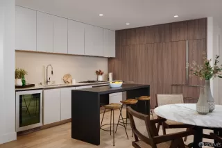 Photo #3: 425070396 Listing