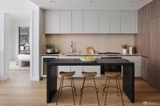 Photo #4: 425070396 Listing