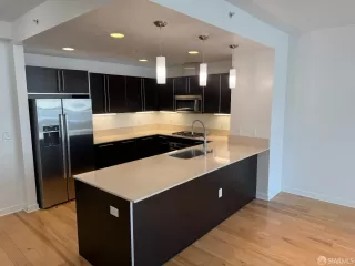 Photo #5: 425070435 Listing