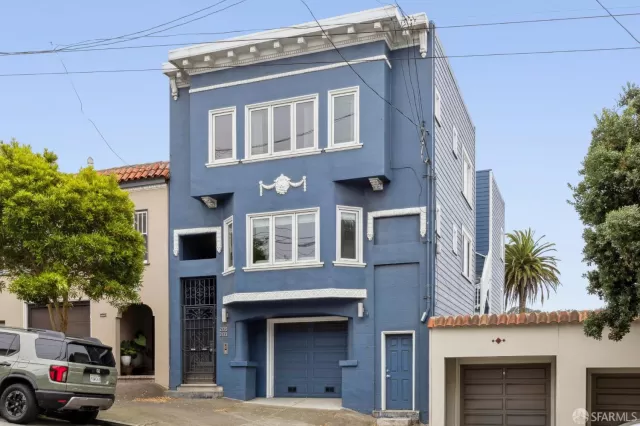 MLS: 425070497 Condo For Sale