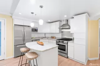 Photo #2: 425070698 Listing