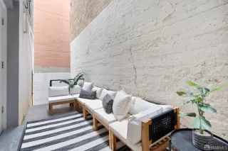 Photo #5: 425070698 Listing