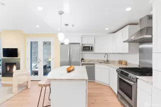 Photo #6: 425070698 Listing