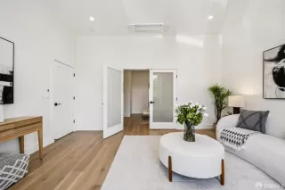 Photo #3: 425070803 Listing