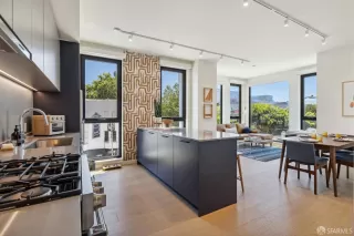 Photo #6: 425070811 Listing