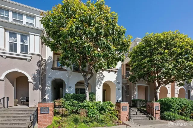 MLS: 425070821 Condo For Sale