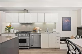 Photo #4: 425071169 Listing 