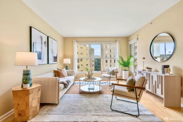 MLS: 425071323 Condo For Sale