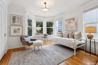 Photo #2: 425071353 Listing