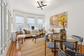 Photo #4: 425071353 Listing