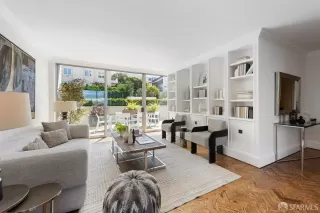 Photo #6: 425071363 Listing