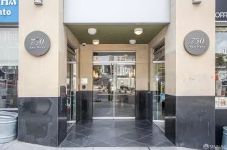 Photo #3: 425071449 Listing