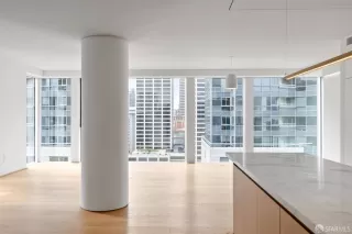 Photo #2: 425071496 Listing