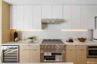 Photo #5: 425071523 Listing