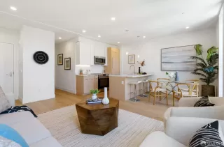 Photo #2: 425071535 Listing