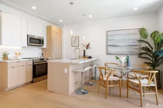 Photo #4: 425071535 Listing