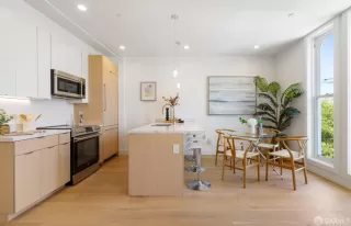 Photo #5: 425071535 Listing