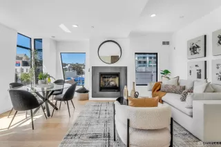 Photo #2: 425071959 Listing