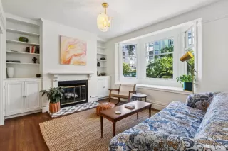 Photo #2: 425071974 Listing 