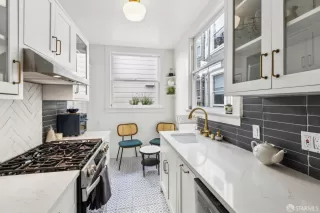 Photo #5: 425071974 Listing 