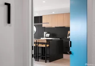 Photo #2: 425072120 Listing