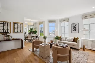 Photo #2: 425072496 Listing