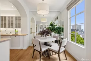 Photo #4: 425072496 Listing