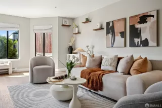 Photo #4: 425072649 Listing 