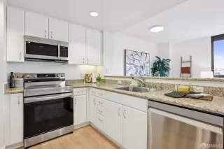 Photo #5: 425072914 Listing