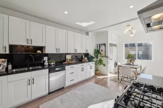 Photo #2: 425073362 Listing 