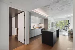 Photo #6: 425073384 Listing