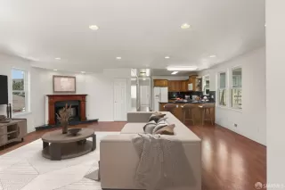 Photo #3: 425073602 Listing