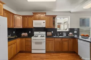 Photo #6: 425073602 Listing