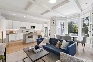 Photo #2: 425073655 Listing