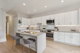 Photo #3: 425073655 Listing