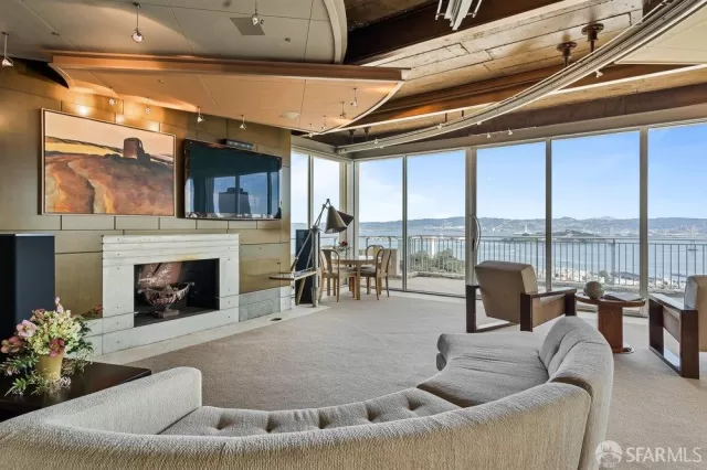 MLS: 425073701 Condo For Sale