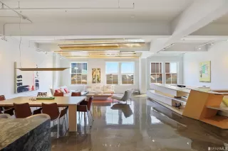 Photo #2: 425073743 Listing