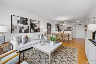 Photo #4: 425073837 Listing