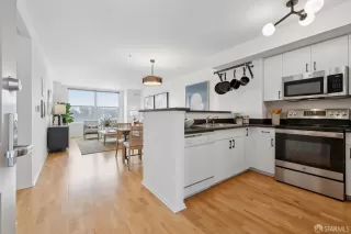 Photo #6: 425073837 Listing