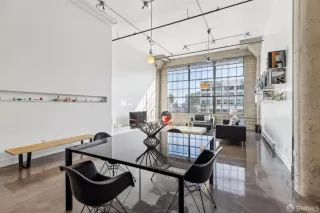 Photo #5: 425073871 Listing