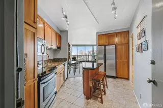 Photo #2: 425074304 Listing