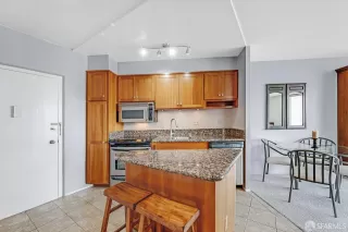 Photo #5: 425074304 Listing