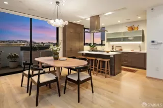 Photo #5: 425074368 Listing