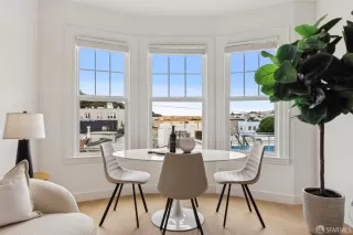 Photo #4: 425074546 Listing