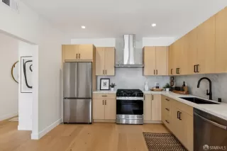 Photo #5: 425074546 Listing