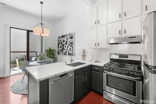 Photo #4: 425074871 Listing 