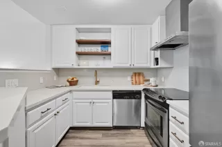 Photo #4: 425074872 Listing